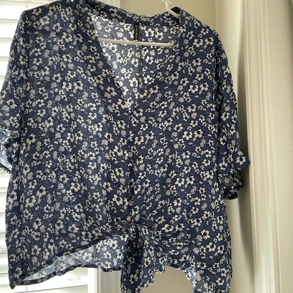 Buddy love Top! - Picture 1 of 5